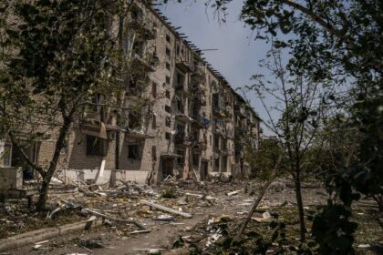 Des frappes russes font quatre morts et 23 blessés dans l'est de l'Ukraine
 Le président russe Vladimir Poutine a déclaré au Premier ministre hongrois Viktor Orban que l'Ukraine devait abandonner quatre régions de l'est et du sud, en plus de la Crimée annexée en 2014, dont celle de Donetsk, si Kiev voulait la paix.