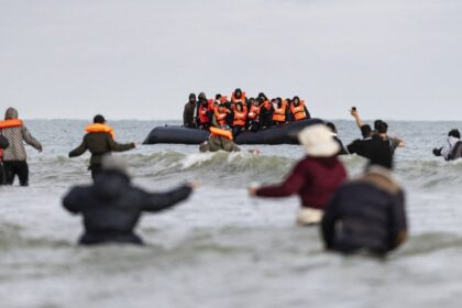 Quatre migrants retrouvés morts dans le Pas-de-Calais après avoir tenté de traverser la Manche
 Ces décès portent à au moins 19 le nombre de personnes décédées en tentant de rallier le Royaume-Uni depuis le début de l'année.